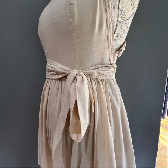 Urban Outfitter Kimchi Blue Trapunto Stitch Cross-Back Romper Beige Sz 6 - Picture 4 of 9